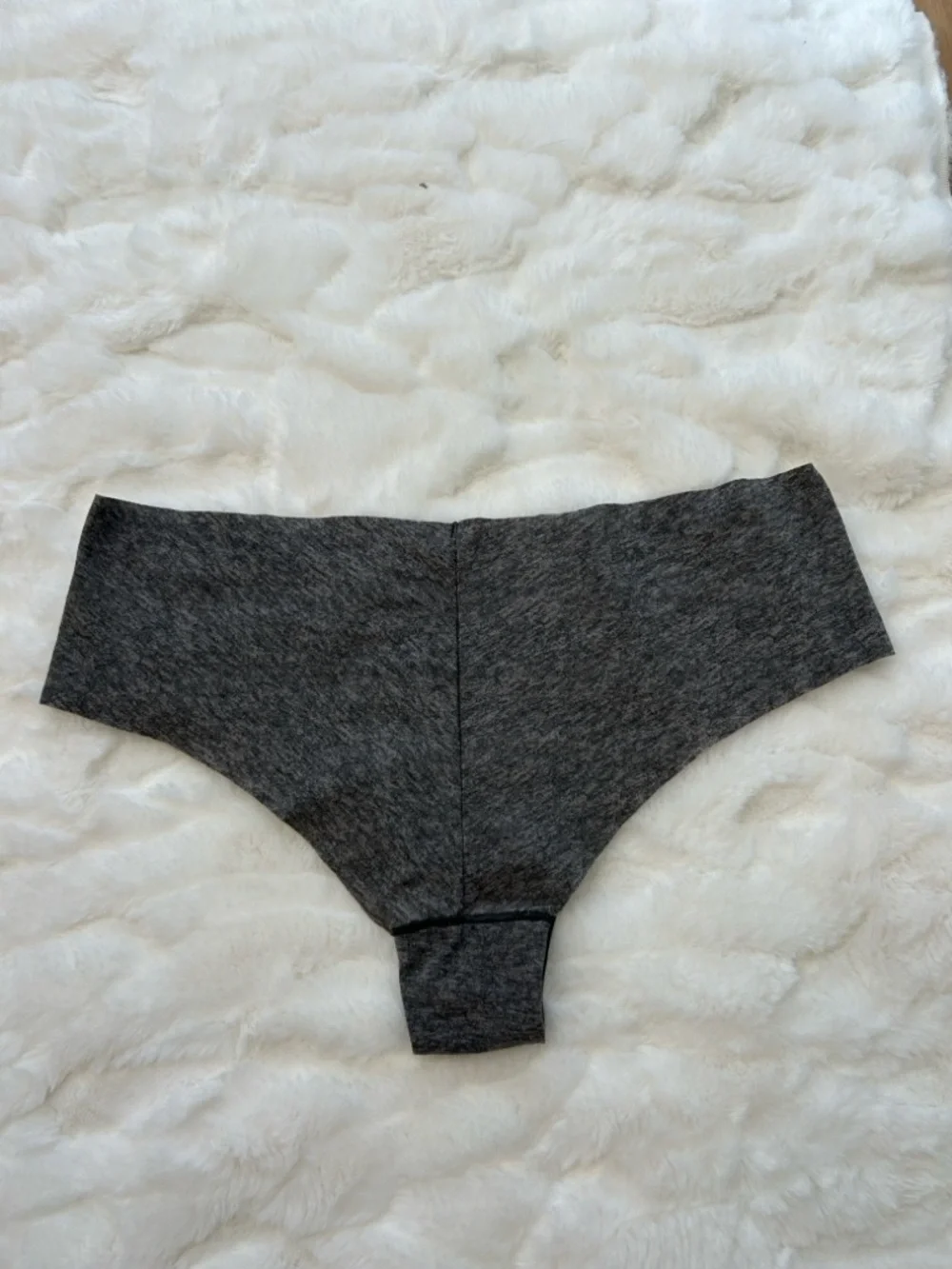 PINK Victoria’s Secret Cheekster No Show Panty M